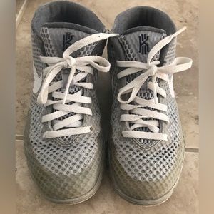 Kyrie 1 Basketball Shoes Size 1 Youth